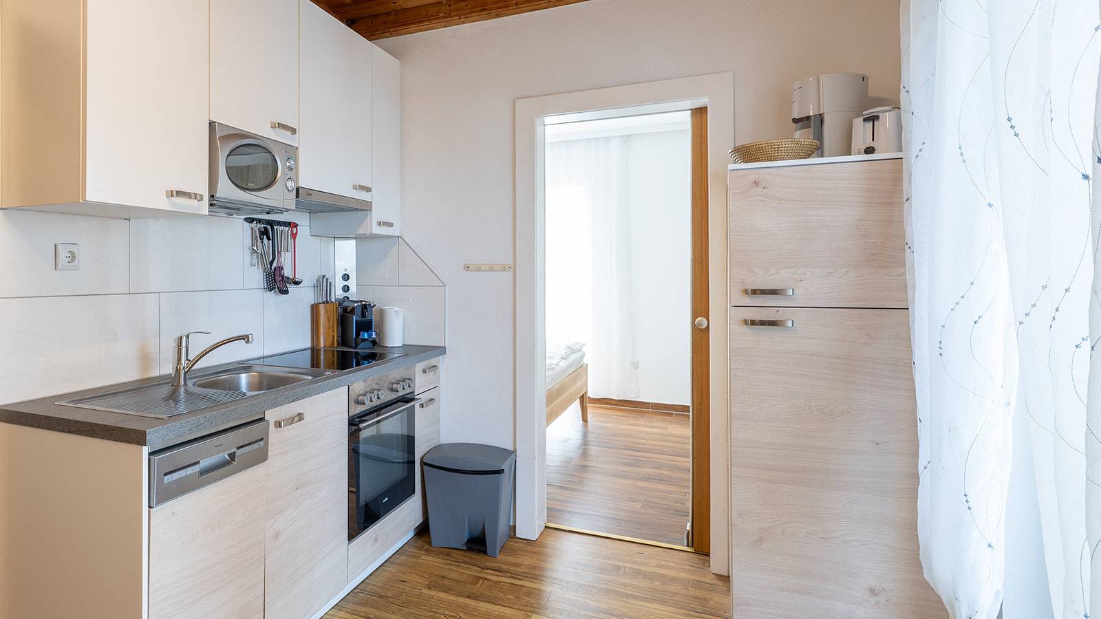 apartment-flieder-kueche