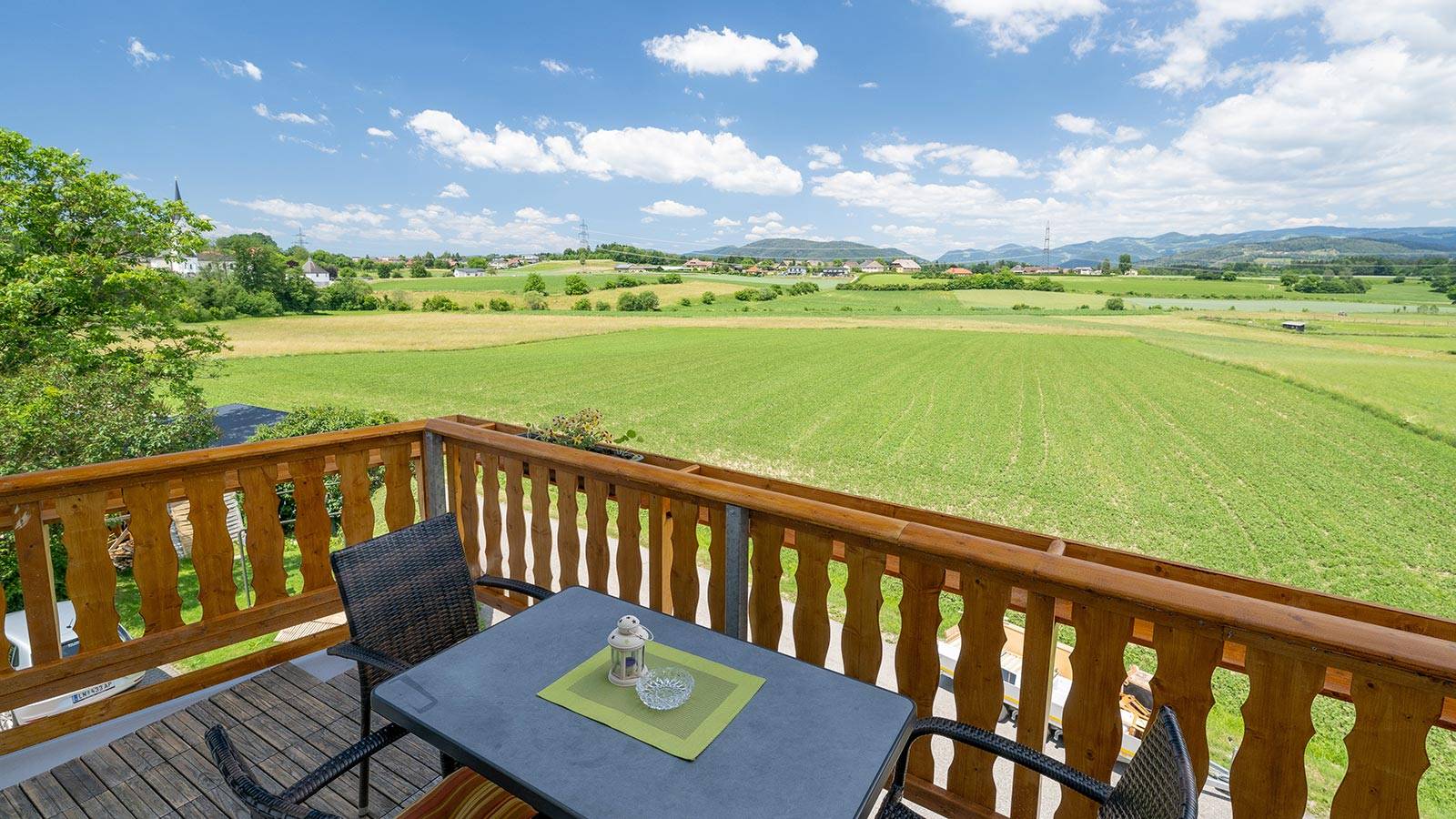 apartment-Iris-ausblick-vom-nalkon